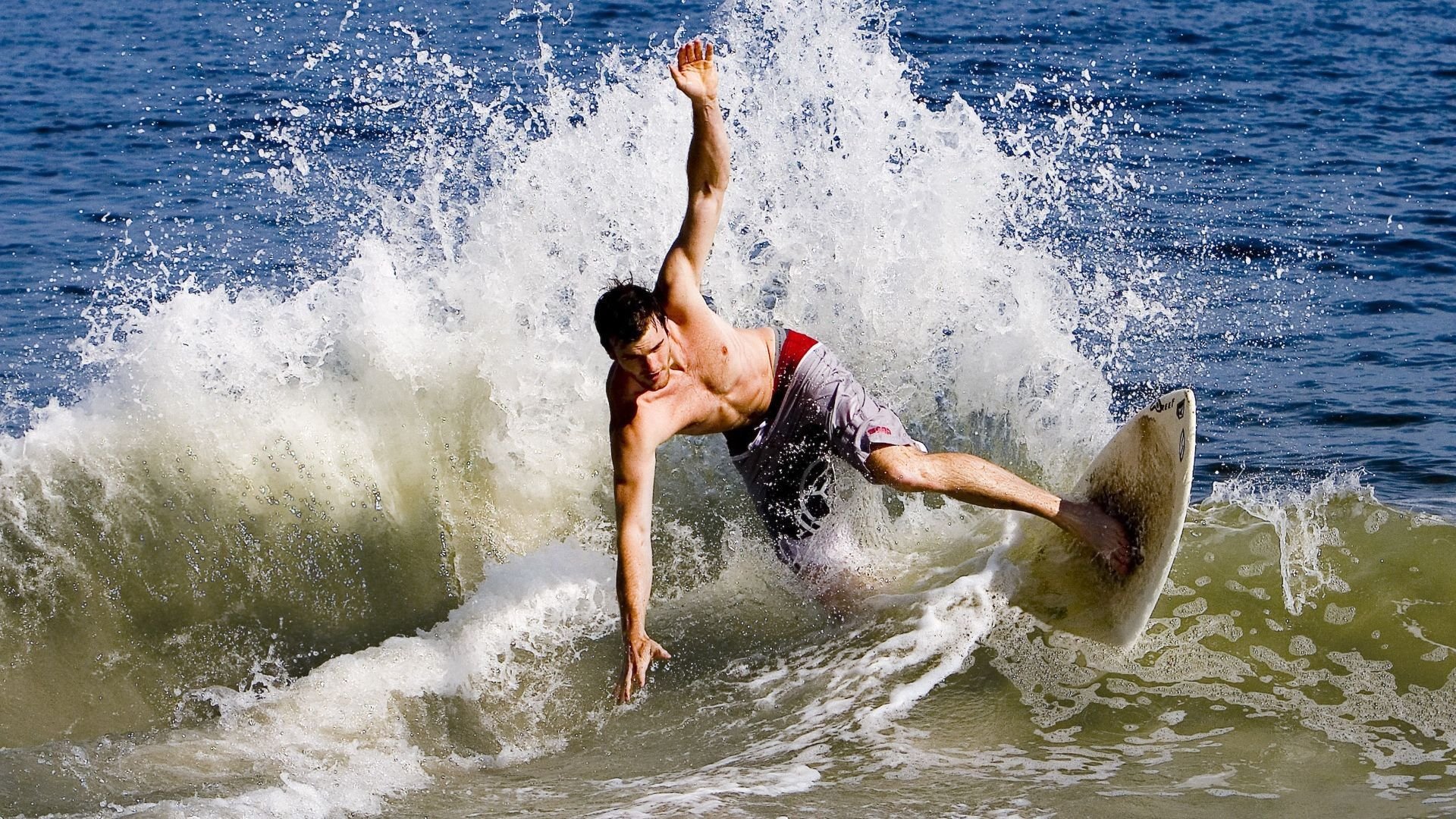 全国冬季两项赛运动员挑战极限，全国冬季两项冠军赛